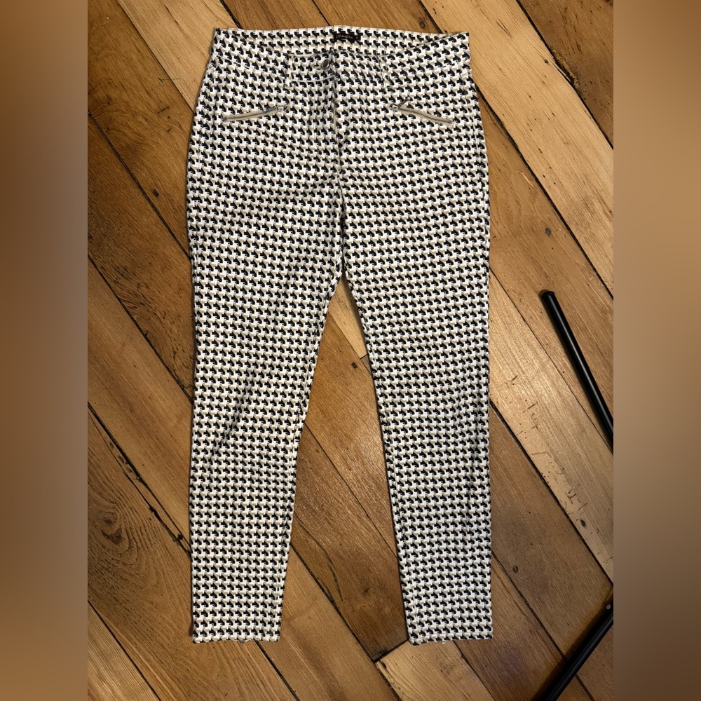 J. McLaughlin Black and White Geometric Print Pants